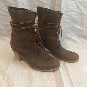 Peter Nappi Nashville Isabella Brown Suede LaceUp Ankle Boot 37